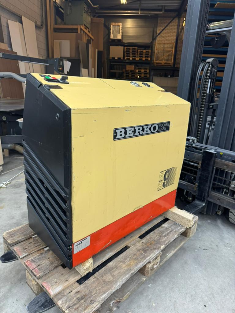 Berko schroefcompressor, Ophalen
