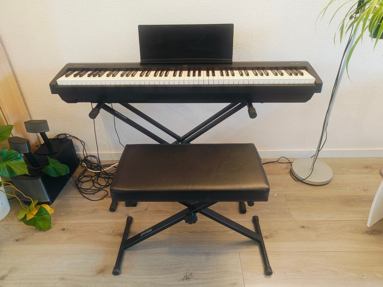 Roland FP-30 electrische piano met pedaal en kruk, Ophalen, 88 toetsen, Roland, Zo goed als nieuw