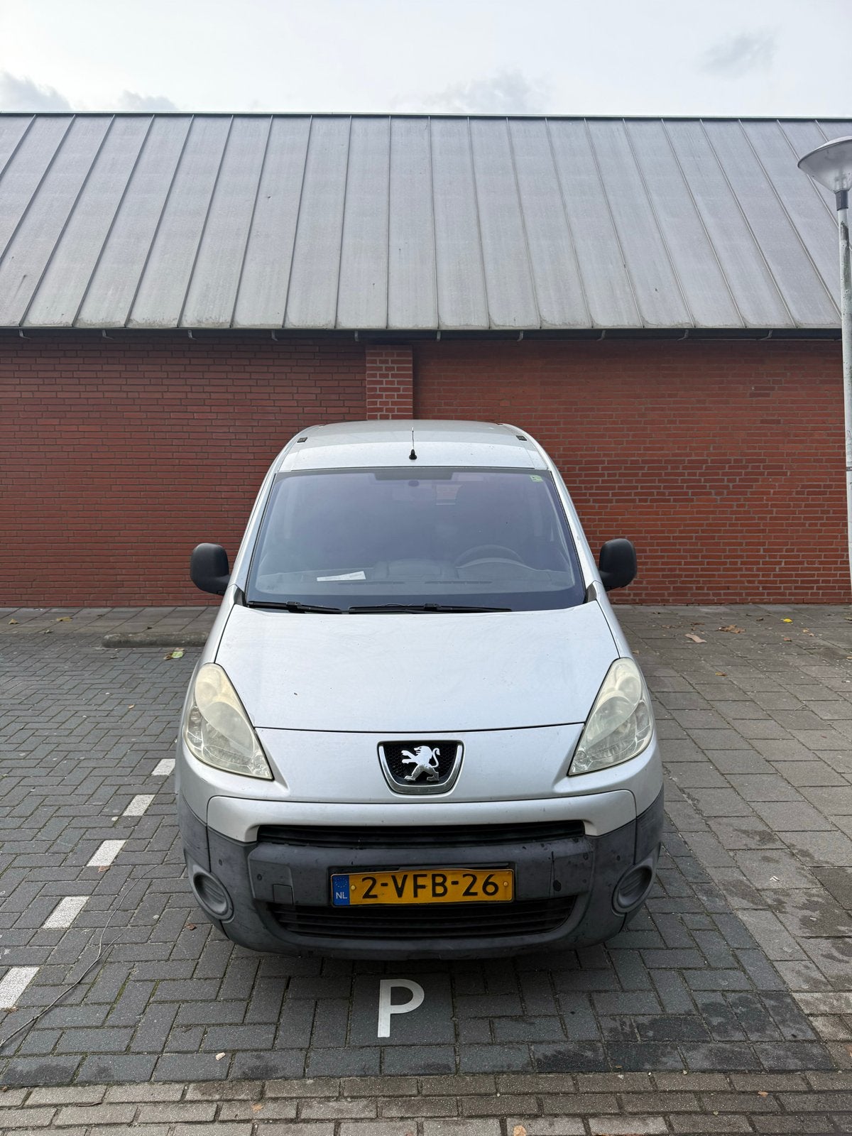 Peugeot Partner 1.6 Hdif 66KW 120 L1 3PL 2009, Auto's, Voorwielaandrijving, 1429 kg, Zwart, 4 cilinders