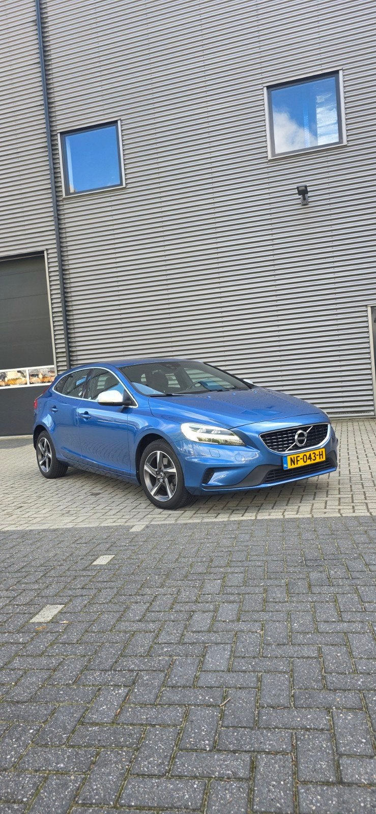 Volvo V40 2.0 R-Design Bursting blue, Voorwielaandrijving, Dealer onderhouden, 4 cilinders, Blauw