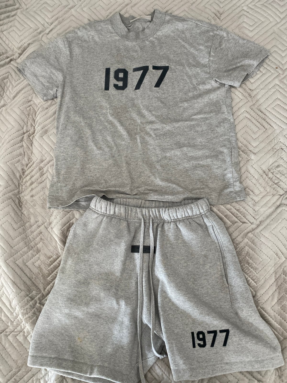 Fear of God Essentials 1977 Set - Grijs, Maat 38/40 (M), Ophalen of Verzenden, Zo goed als nieuw, Korte mouw