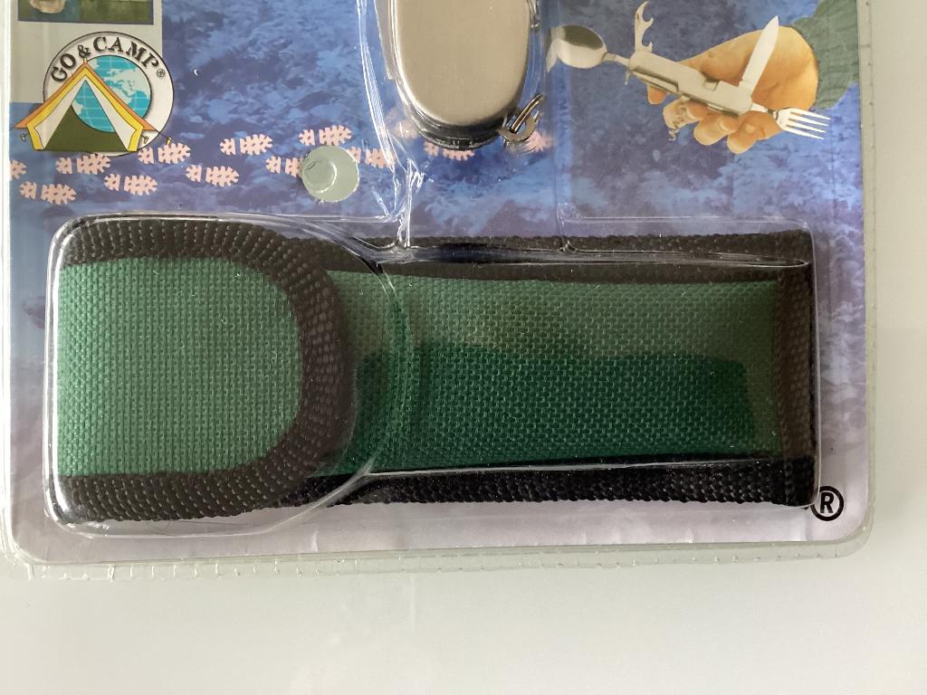 Nieuw! 2 "Go & Camp" zakmessen met 8 functies in groene etui, Caravans en Kamperen, Ophalen of Verzenden, Nieuw