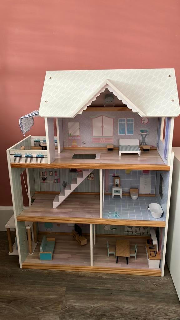 Poppenhuis met meubeltjes, lamp en bel, Ophalen, Gebruikt, Poppenhuis