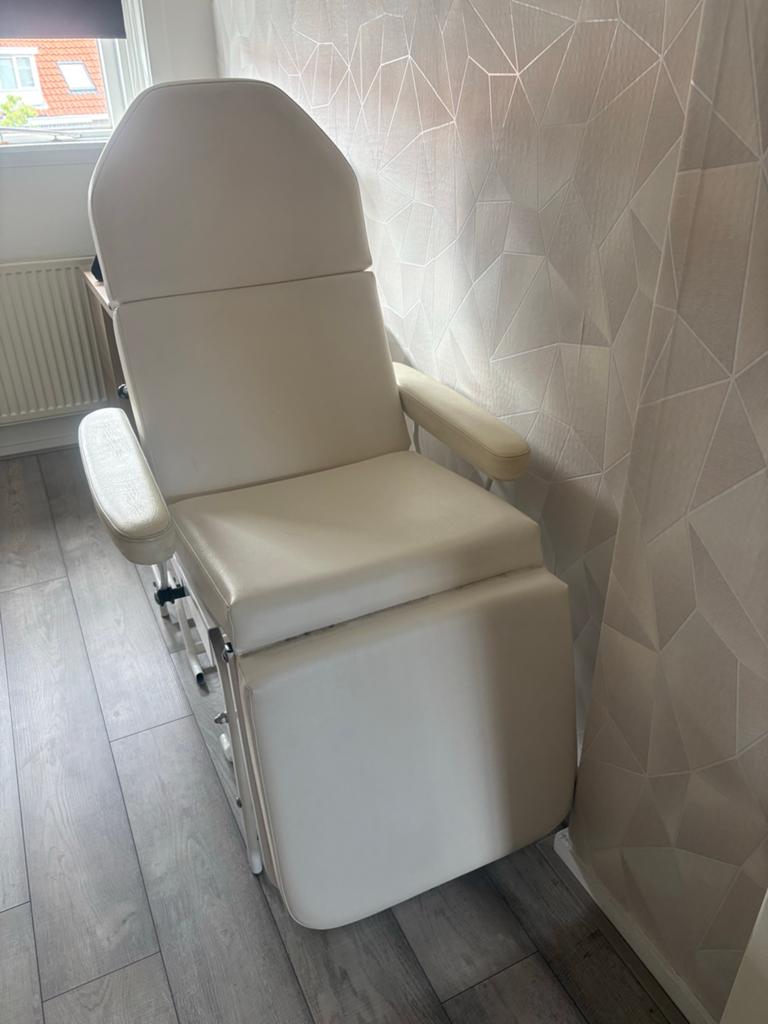 Behandelstoel/Massagetafel - Wit, Ophalen, Wit, Zo goed als nieuw, Metaal