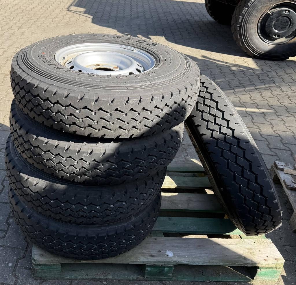 Toyota Land Cruiser 70 Set Nieuwe Banden 225/95/16, Ophalen, -, -, Nieuw
