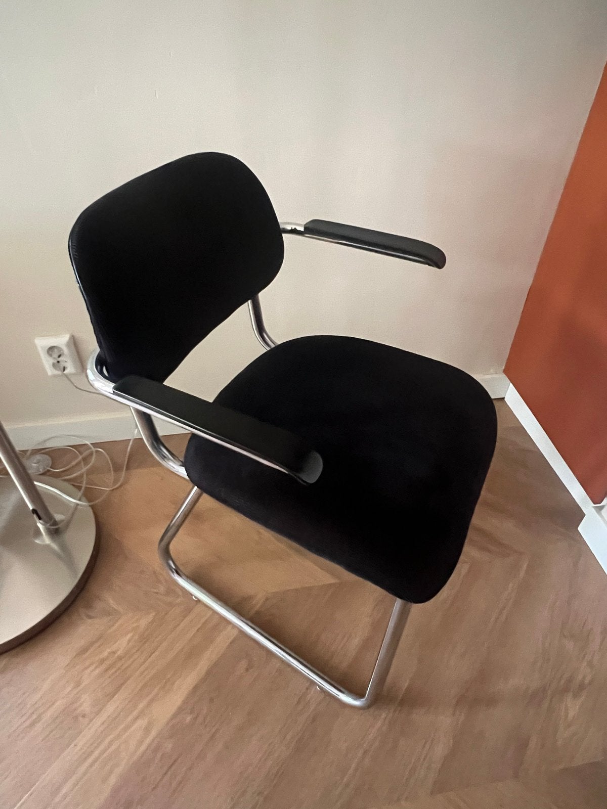 4 goed onderhouden Gispen stoelen - Zwarte ribstof, Huis en Inrichting, Stoelen, Ophalen, Gebruikt, Zwart, Vier