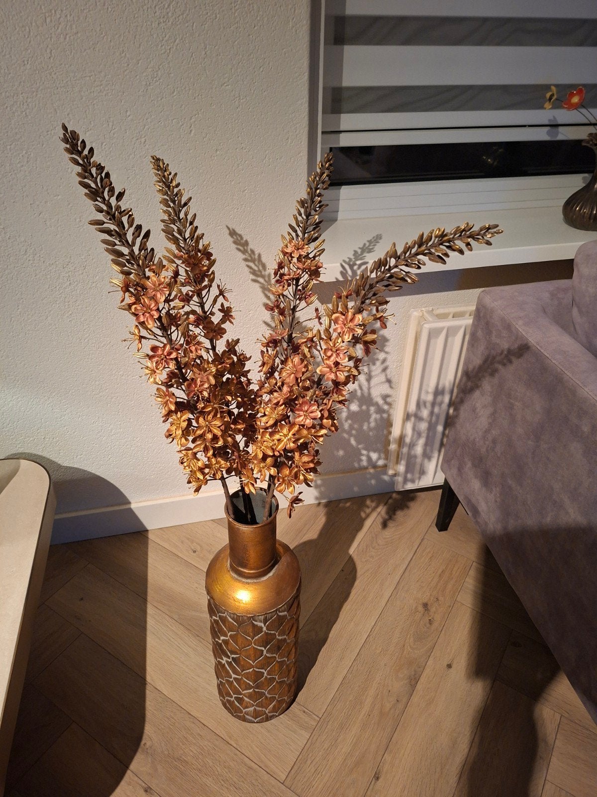 Grote koperkleurige vaas met passende kunstbloemen, Ophalen, Nieuw
