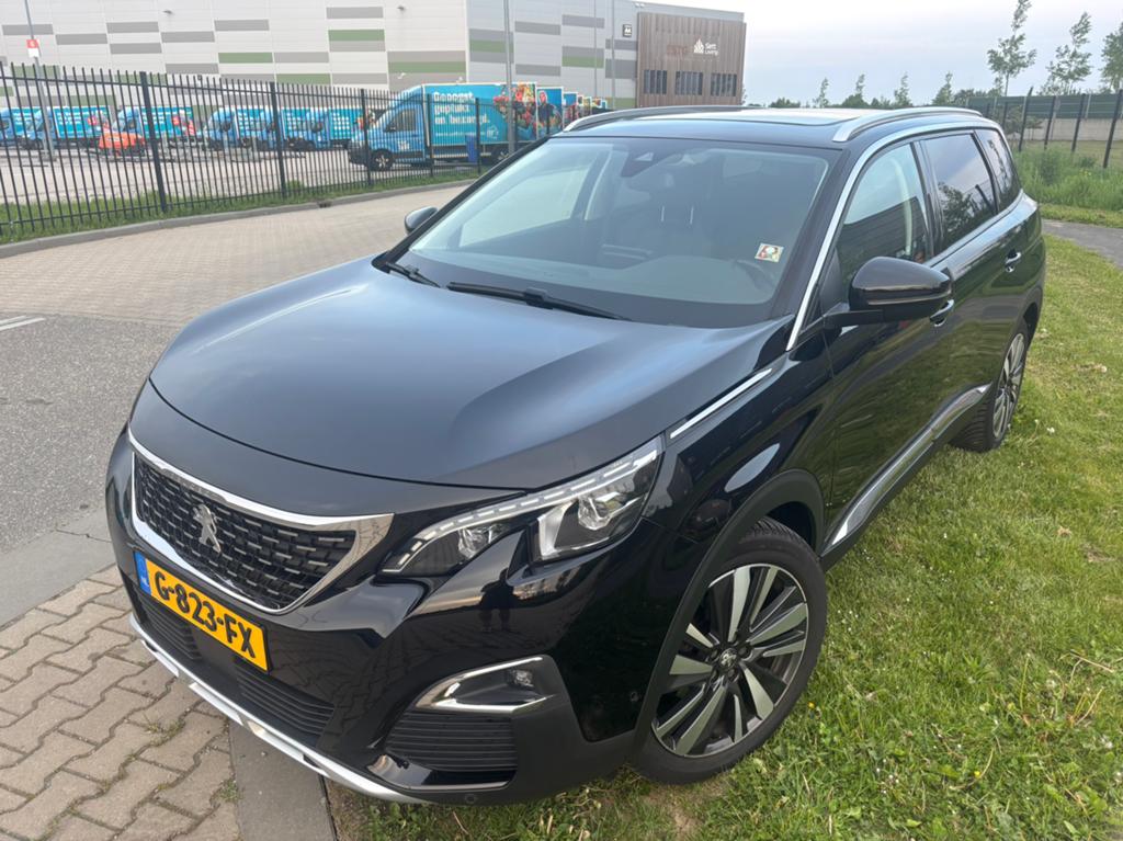 Peugeot 5008 1.2 Puretech 130pk S&S Eat8 2019 Zwart, Auto's, Peugeot, 1199 cc, 7 stoelen, Zwart, 75 €/maand