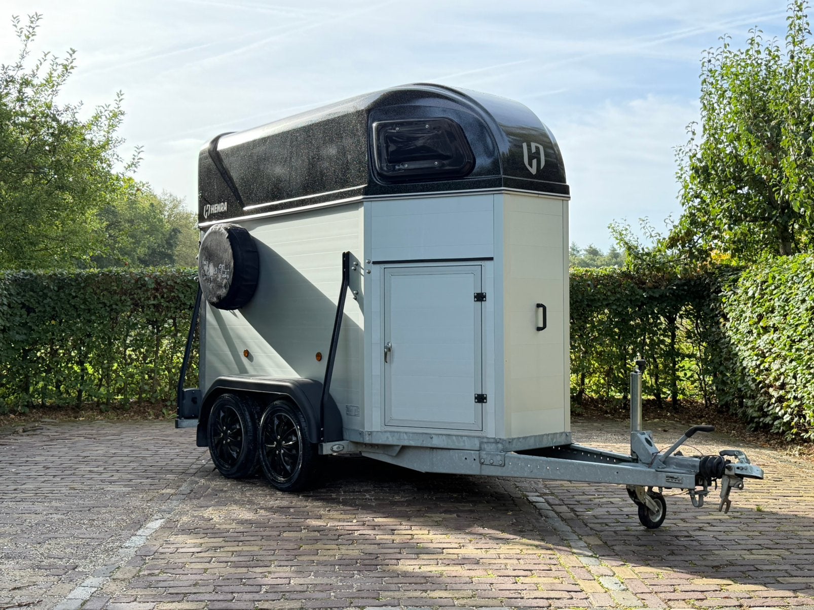 Prachtig mooie 1.5 paards henra vol aluminium met Zadelkamer, Dieren en Toebehoren, Paarden en Pony's | Trailers en Aanhangwagens