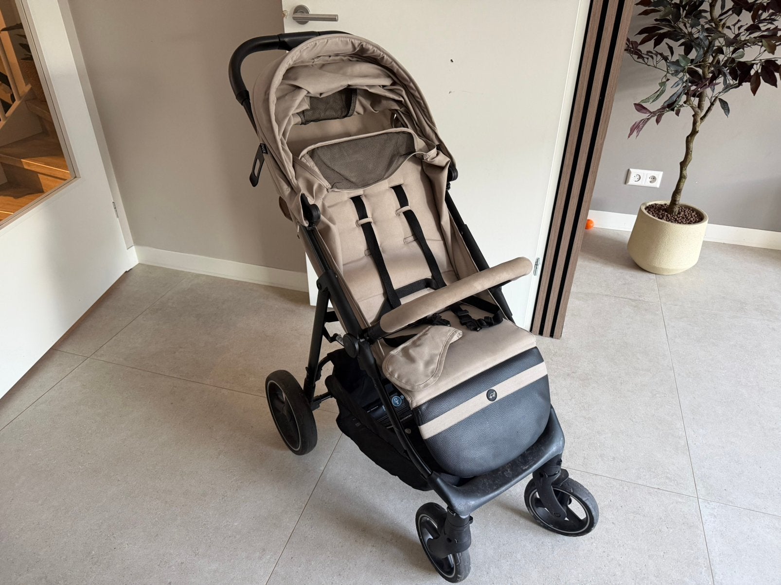 Nette beige buggy, Ophalen of Verzenden, Zo goed als nieuw