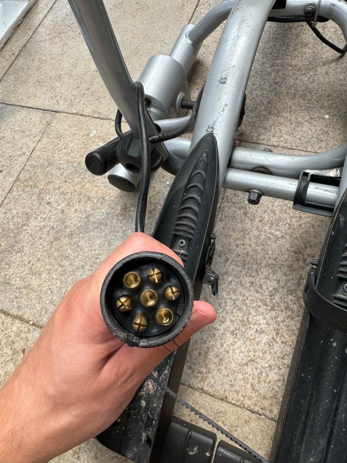 Thule fietsendrager - kantelbaar voor kofferbaktoegang, Ophalen, 2 fietsen, Gebruikt, Trekhaakdrager