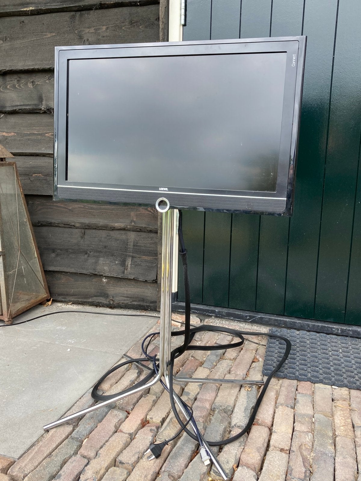 26” Loewe TV op voet, Ophalen, Zo goed als nieuw