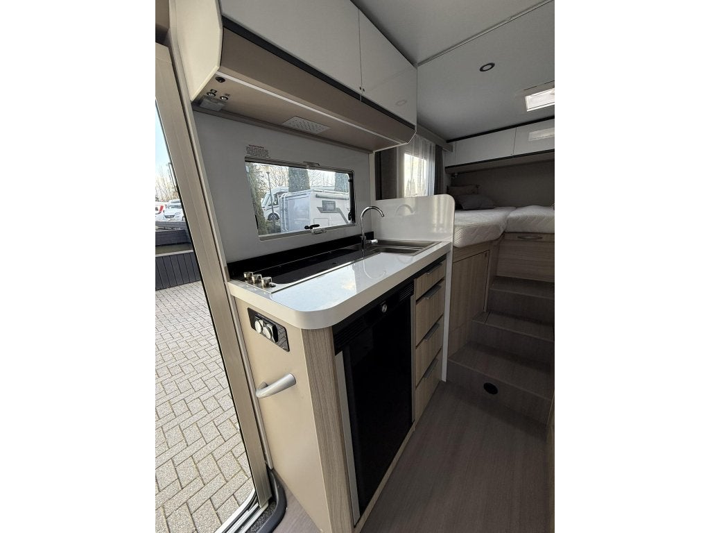 Foto 15 van Adria Compact SL - 2024 - Lengtebedden - kleine camper