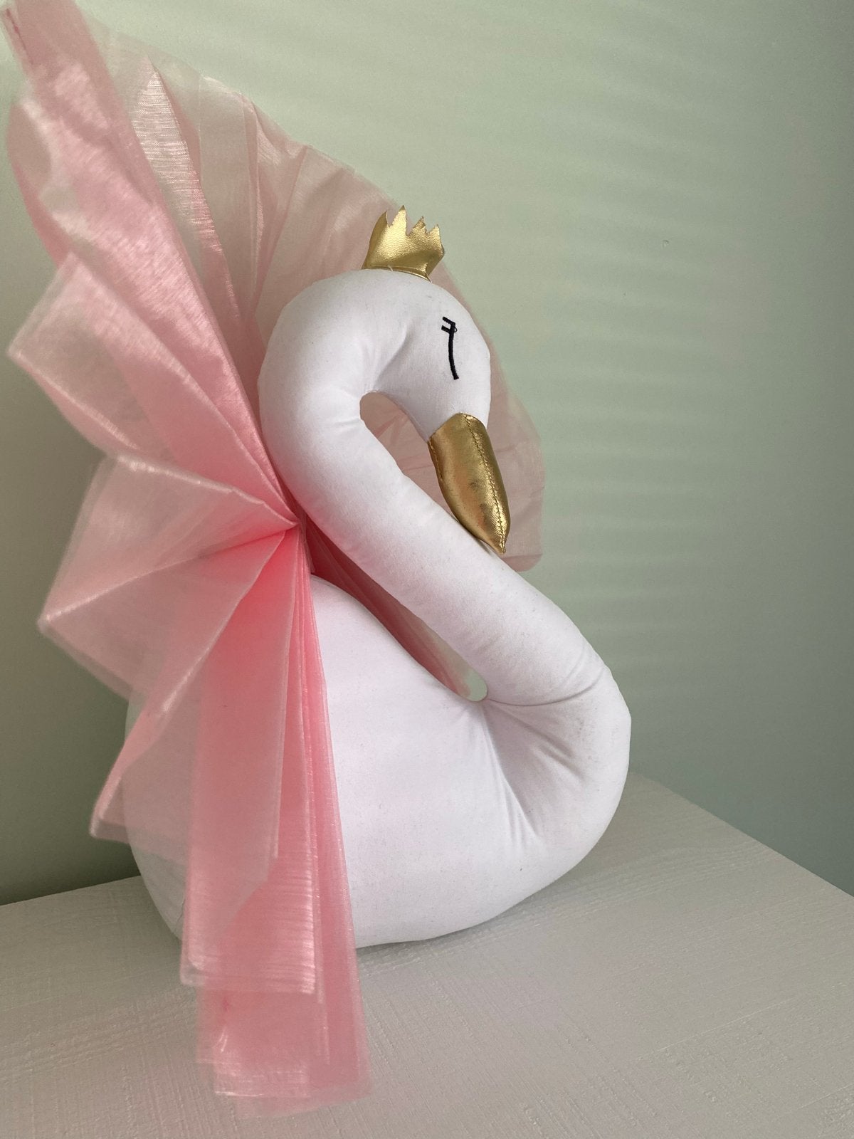 Zwaan decoratie met roze tule en gouden kroon, Ophalen of Verzenden, Zo goed als nieuw