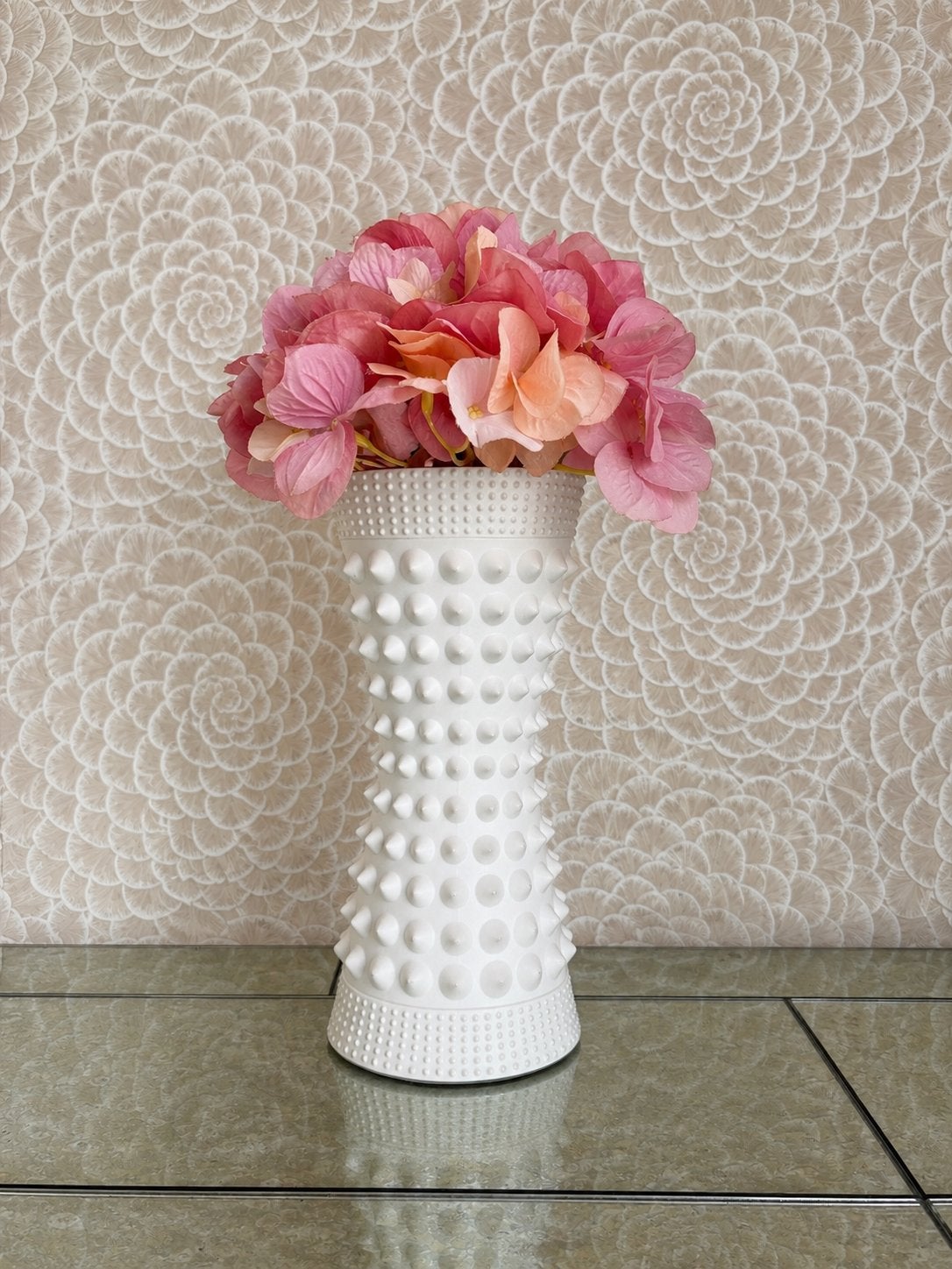 Jonathan Adler studded taper vase, Ophalen of Verzenden, Zo goed als nieuw, Wit