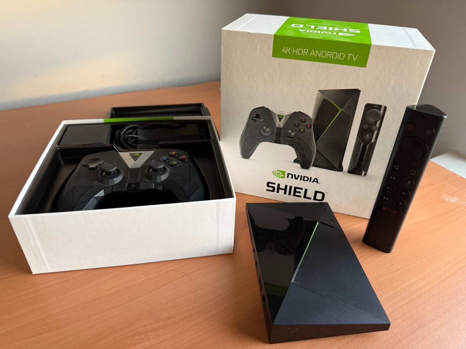 Nvidia Shield TV 16gb + controller + nieuwe remote, Audio, Tv en Foto, Mediaspelers, Ophalen of Verzenden, Zo goed als nieuw
