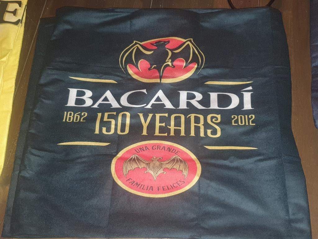 bacardi kussenhoes, perfect voor de man cave, bar, kroeg., Ophalen of Verzenden, Nieuw, Overige typen