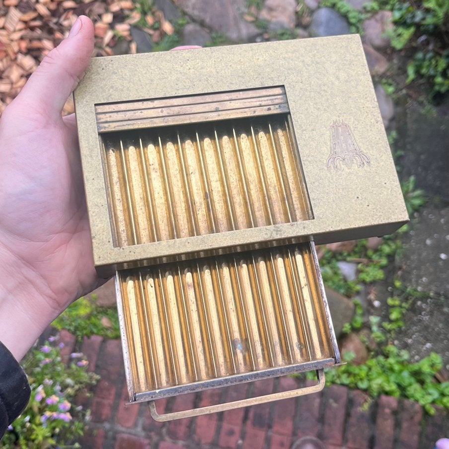 Antiek Messing Sigaretten Dispenser IJzerhandel Hollandia, Verzamelen, Rookartikelen, Aanstekers en Luciferdoosjes, Ophalen, Gebruikt