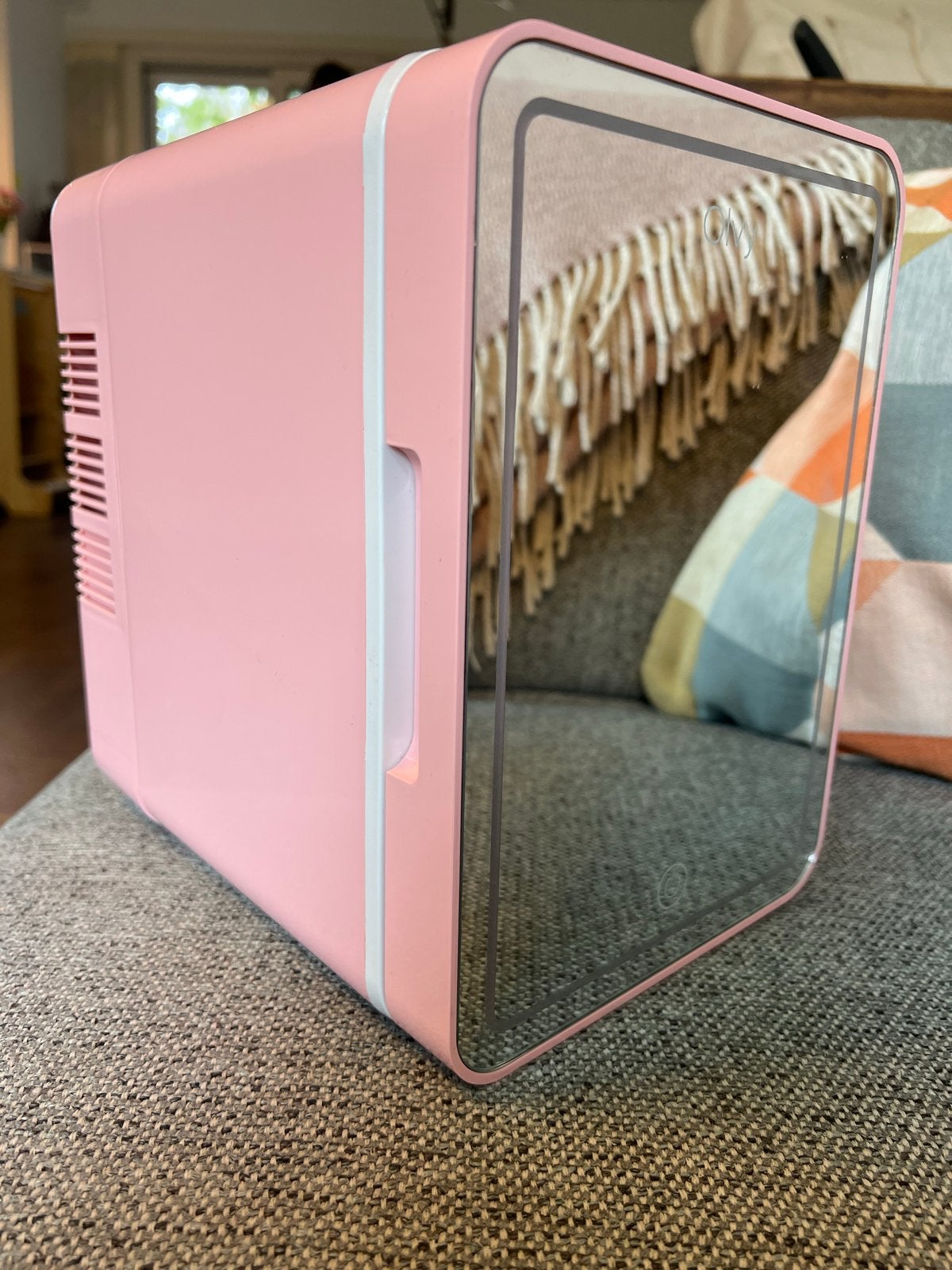 Roze mini skincare koelkast met warmtefunctie, Ophalen, Minder dan 75 liter, Energieklasse A of zuiniger, Zonder vriesvak