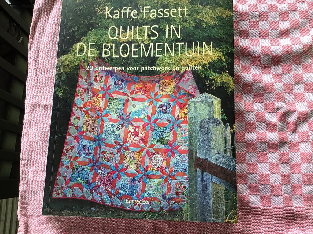 Kaffe Fassett Quilts, Ophalen of Verzenden, Zo goed als nieuw, Borduren en Naaien
