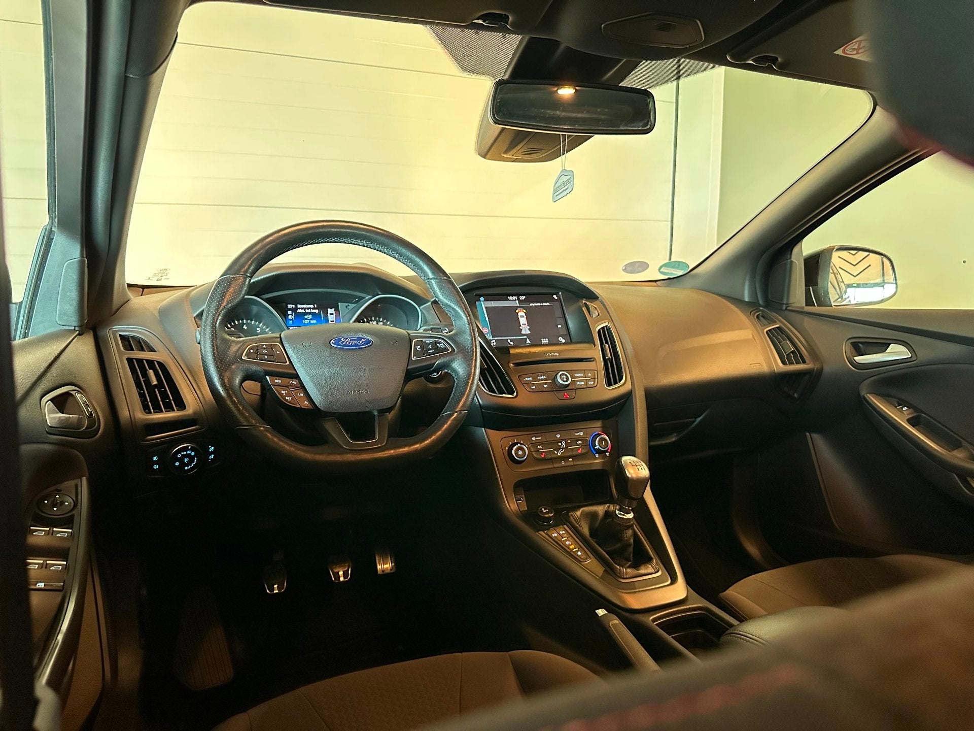 Ford Focus Wagon 1.0 EcoBoost ST-LINE-uitv|CLIMA AIRCO|NAVIG, Auto's, Dealer onderhouden, Stof, Gebruikt, Met garantie (alle)