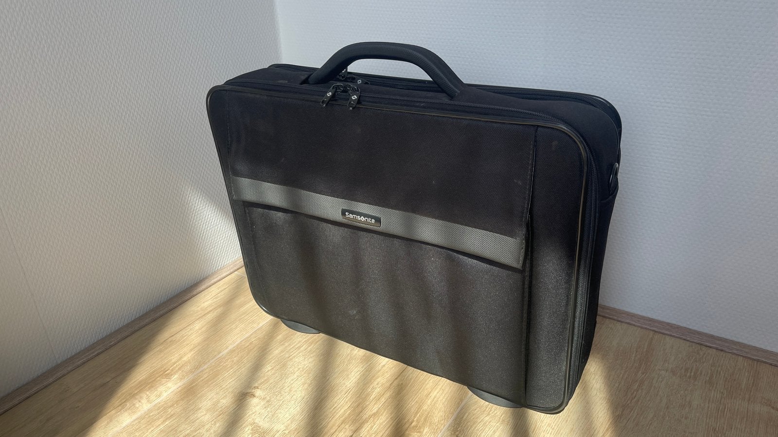 Zwarte laptoptas, Samsonite. Voor 17’’ laptops., Computers en Software, Laptoptassen, Ophalen, 17 inch of meer, Zo goed als nieuw