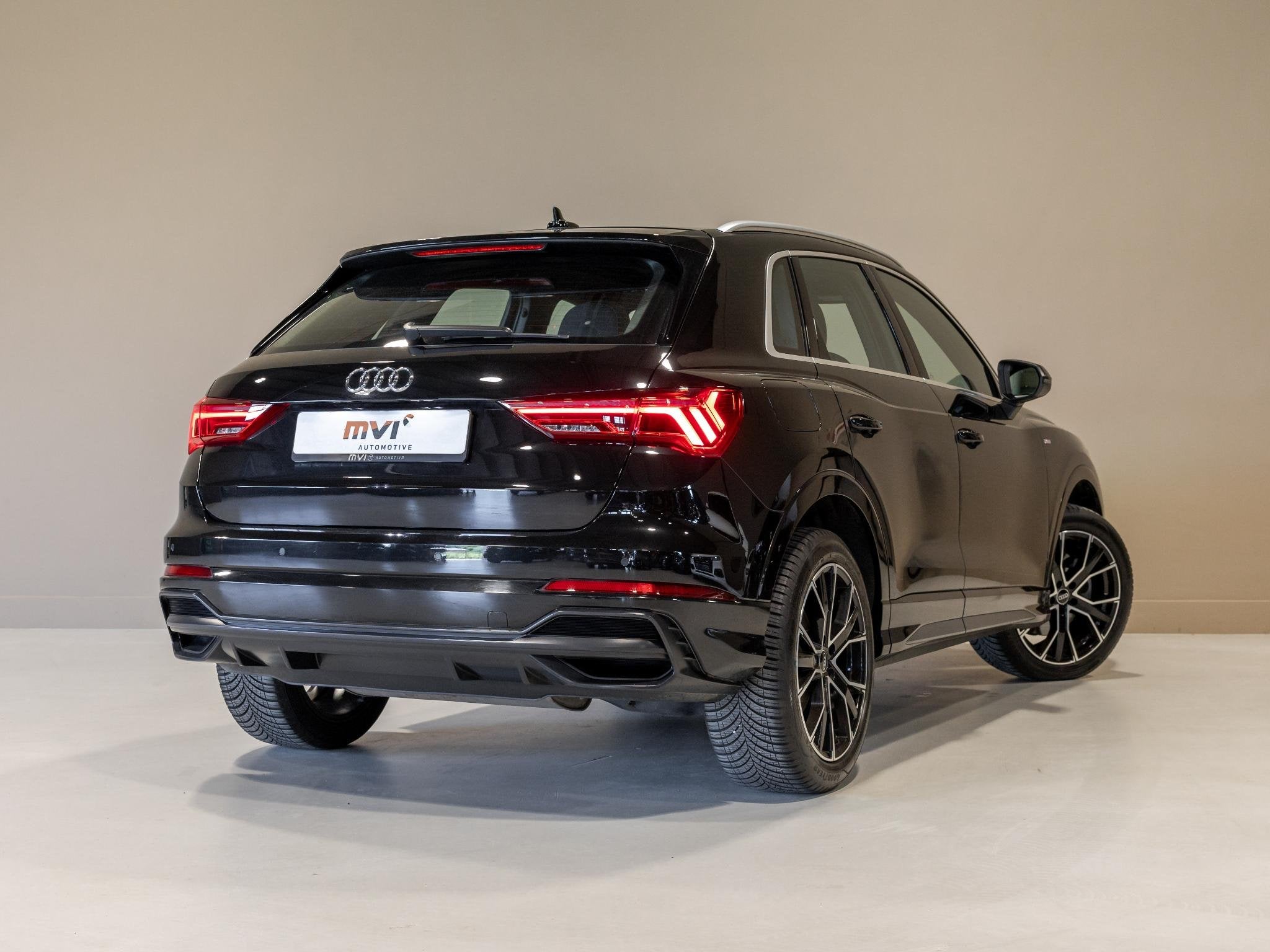 Audi Q3 45 TFSI e 2x S-Line edition / 245pk / Panorama dak /, Auto's, Audi, Gebruikt, Met garantie (alle), Zwart, Hybride Elektrisch/Benzine