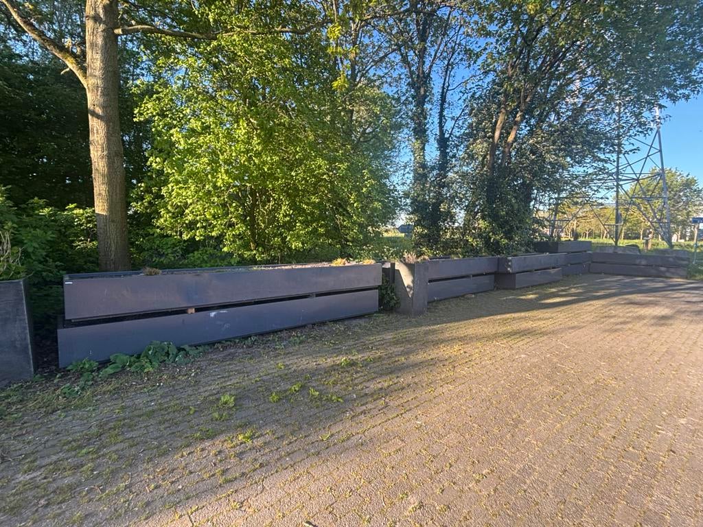 Grote plantenbakken / bloembakken van metaal, Tuin en Terras, Bloembakken en Plantenbakken, Ophalen, Gebruikt, 100 cm of meer