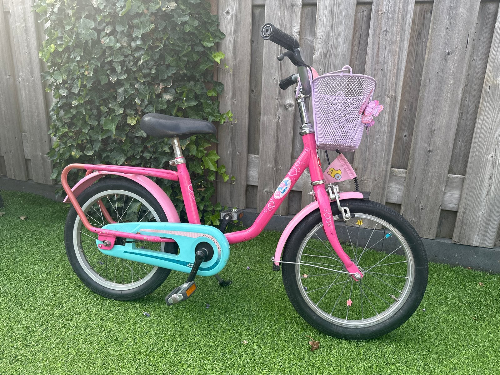 Roze kinderfiets 16 inch met mandje en bagagedrager, Ophalen, Gebruikt, Velgrem, 16 tot 20 inch