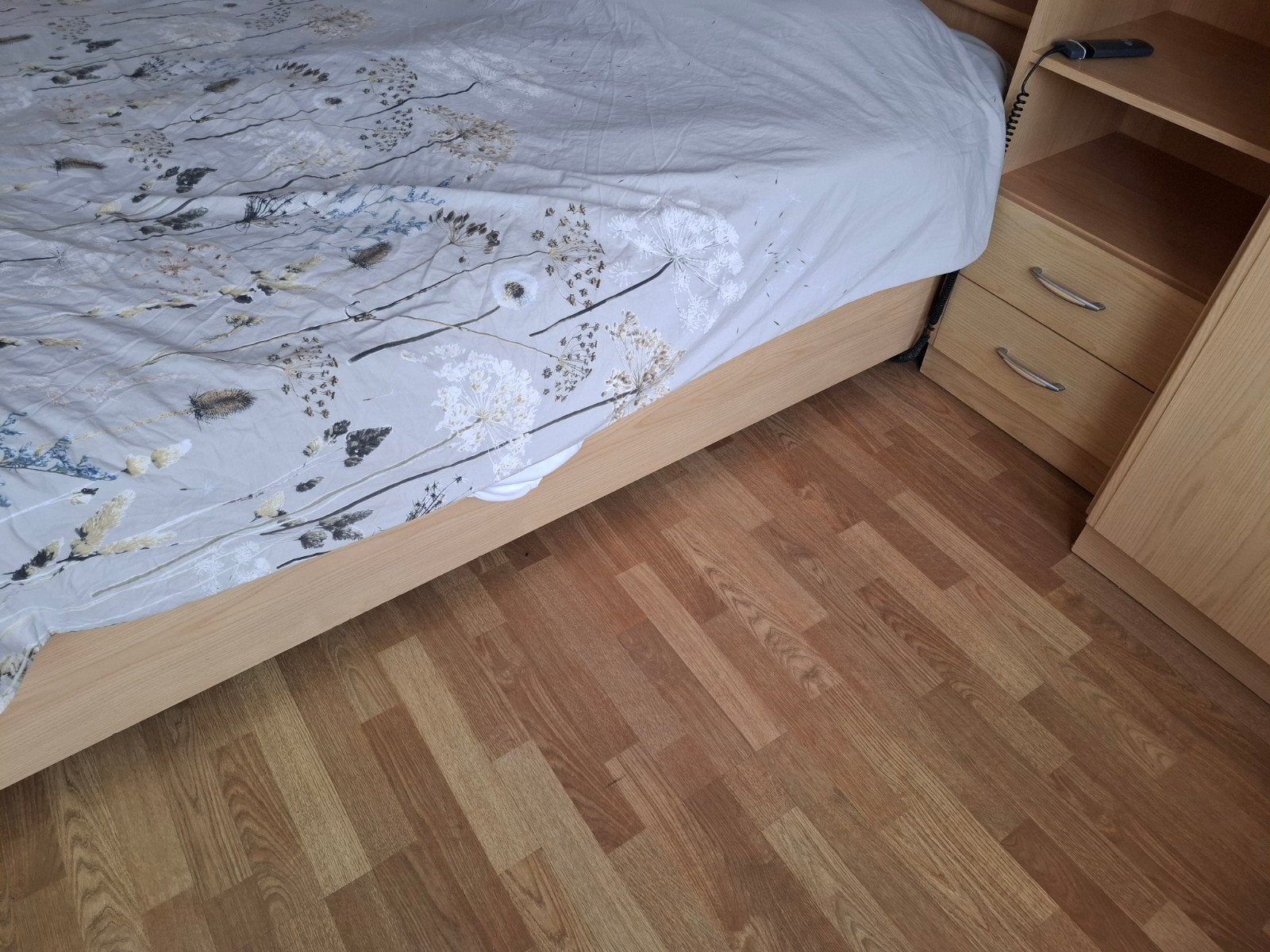 Gratis afhalen: slaapkamermeubel. 2-p bed met bijpassende ka, Ophalen, Overige materialen, 50 tot 150 cm, 30 cm of meer