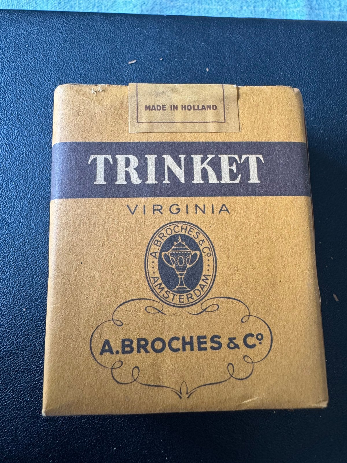 Pakje sigaretten Trinket van A. Broches jaren ‘50, Verzenden, Zo goed als nieuw, Tabaksdoos of Verpakking