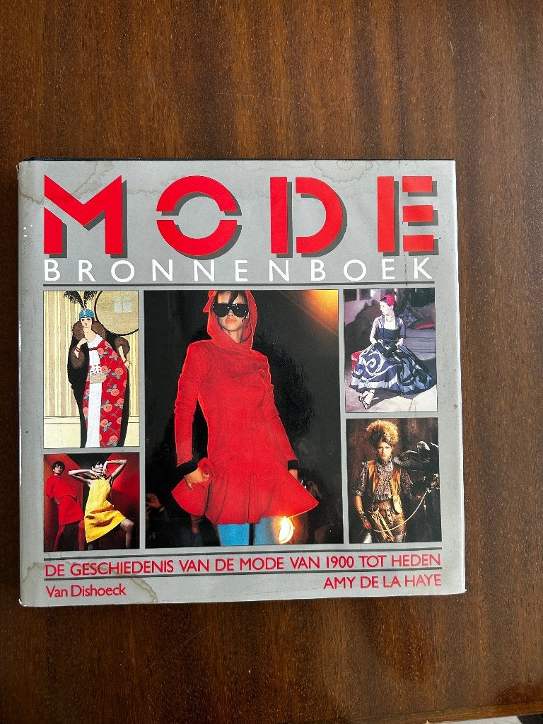 Mode Bronnenboek | Amy de la Haye 2001 | Modegeschiedenis, Boeken, Gelezen, Mode algemeen, Amy de la Haye, Ophalen of Verzenden