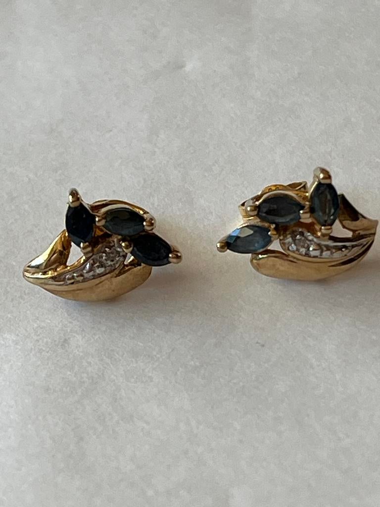 Gouden oorbellen met natuurlijke blauwe Saffier en Diamant, Sieraden, Tassen en Uiterlijk, Oorbellen, Zo goed als nieuw, Met edelsteen