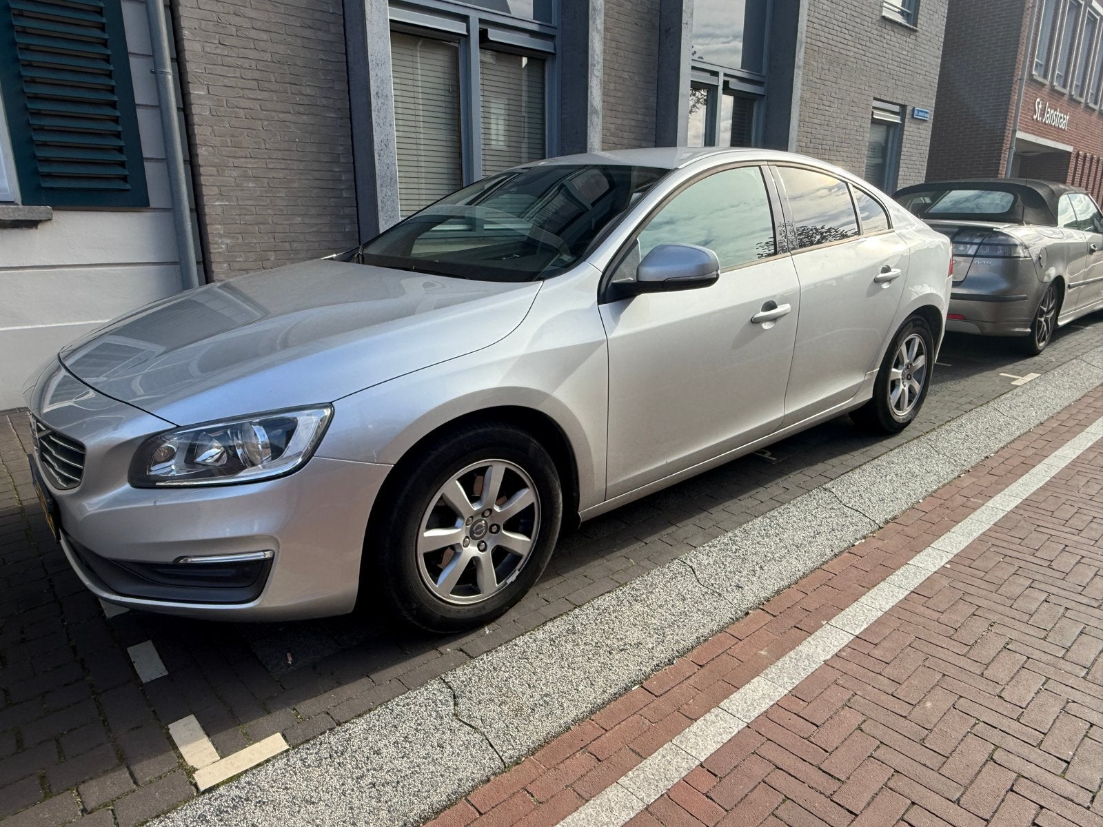 Volvo S60 T3 1.6 110KW Powershift 2013 Grijs, 1596 cc, Zwart, 4 cilinders, S60