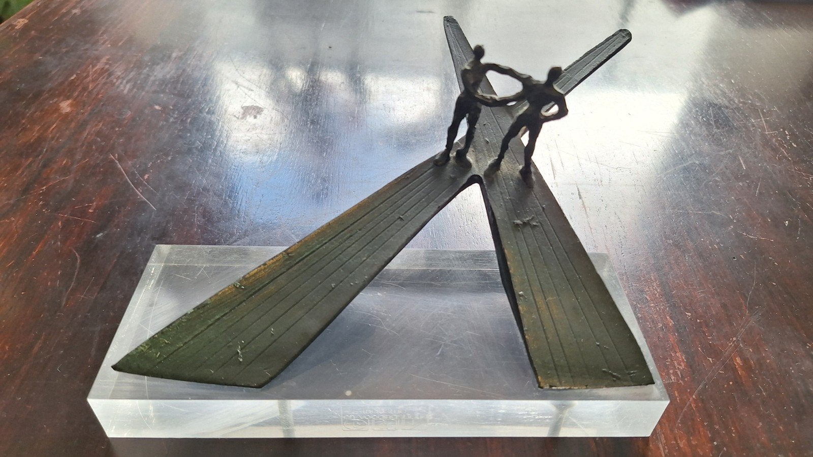 Corry Ammerlaan. Abstract bronzen beeld 2 figuren op sokkel, Handgemaakt, Minder dan 20 cm, Ophalen of Verzenden, Brons