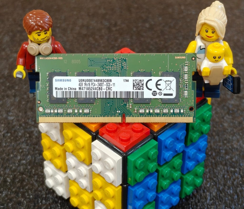 Samsung M471A5244CB0-CRC 4GB DDR4 2400 SODIMM Geheugen, Computers en Software, RAM geheugen, DDR4, Ophalen of Verzenden, Zo goed als nieuw