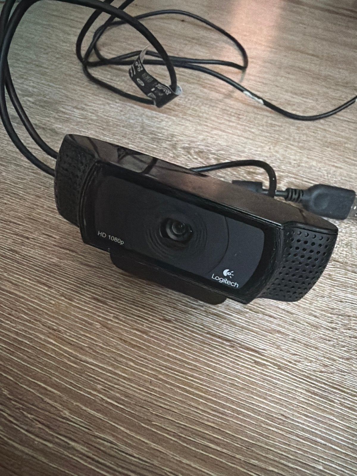 Logitech HD 1080p Webcam - Perfect voor Videobellen, Gebruikt, Ophalen of Verzenden, Windows, Monitorclip