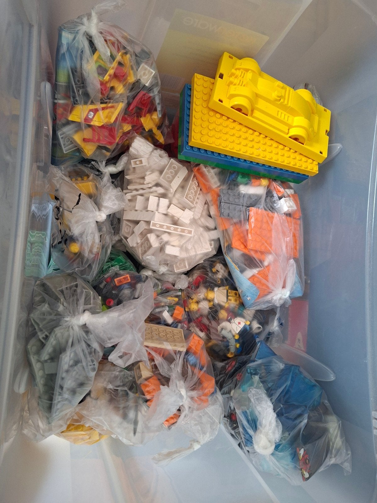 Kist met lego, Ophalen