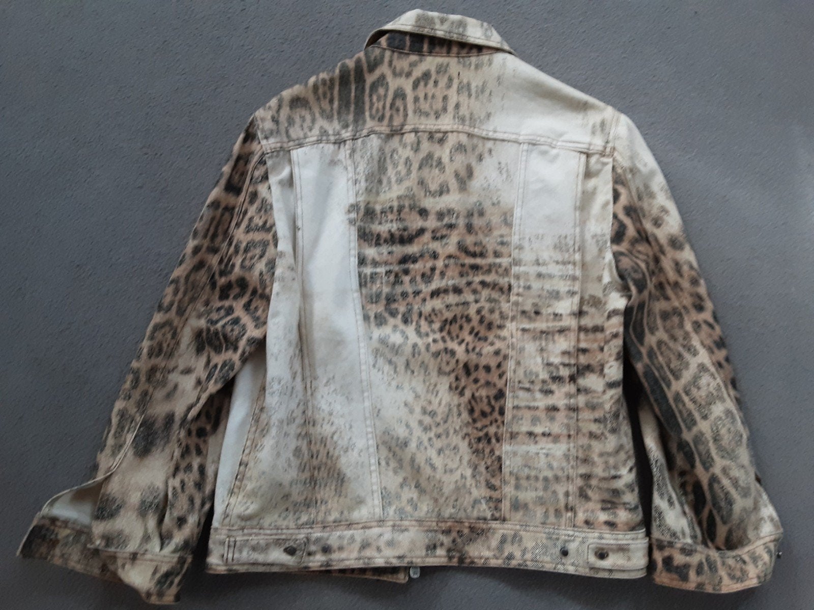 Schitterend jeans jasje van ROBERTO CAVALLI, Kleding | Dames, Ophalen of Verzenden, Zo goed als nieuw, Maat 38/40 (M), Blauw