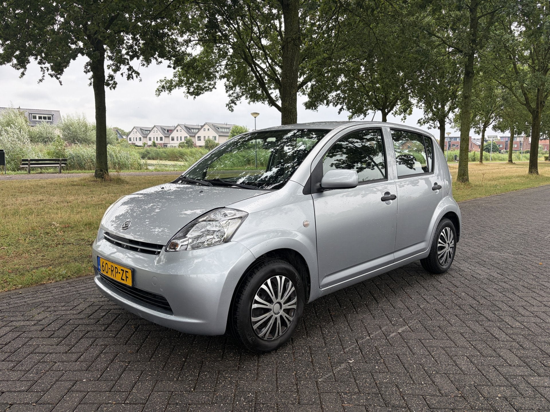 Daihatsu Sirion 2 1.3-16V Comfort (bj 2005), Auto's, Daihatsu, Voorwielaandrijving, Gebruikt, 31 €/maand, 4 cilinders