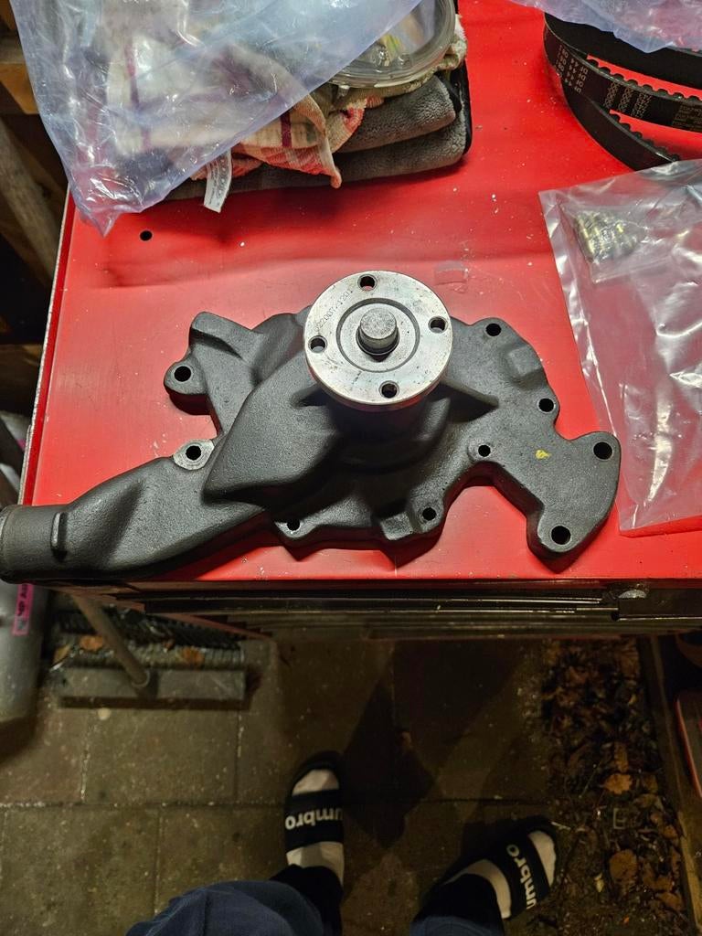 Cadillac deville  waterpomp nieuw met pakking 7.0 425 motor, Ophalen, Nieuw, Cadillac