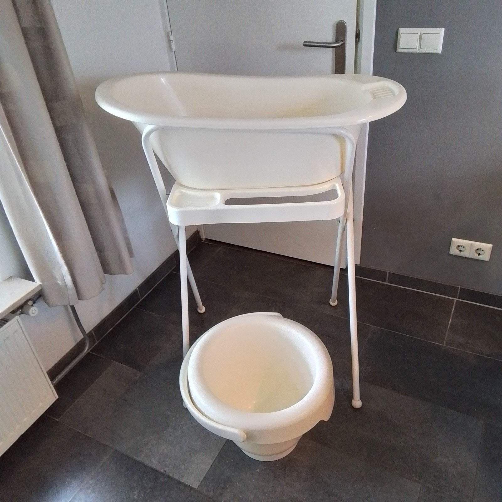 Baby badje met standaard en Tummy Tub, Kinderen en Baby's, Badjes en Verzorging, Ophalen, Gebruikt, Badje, Bébé-jou