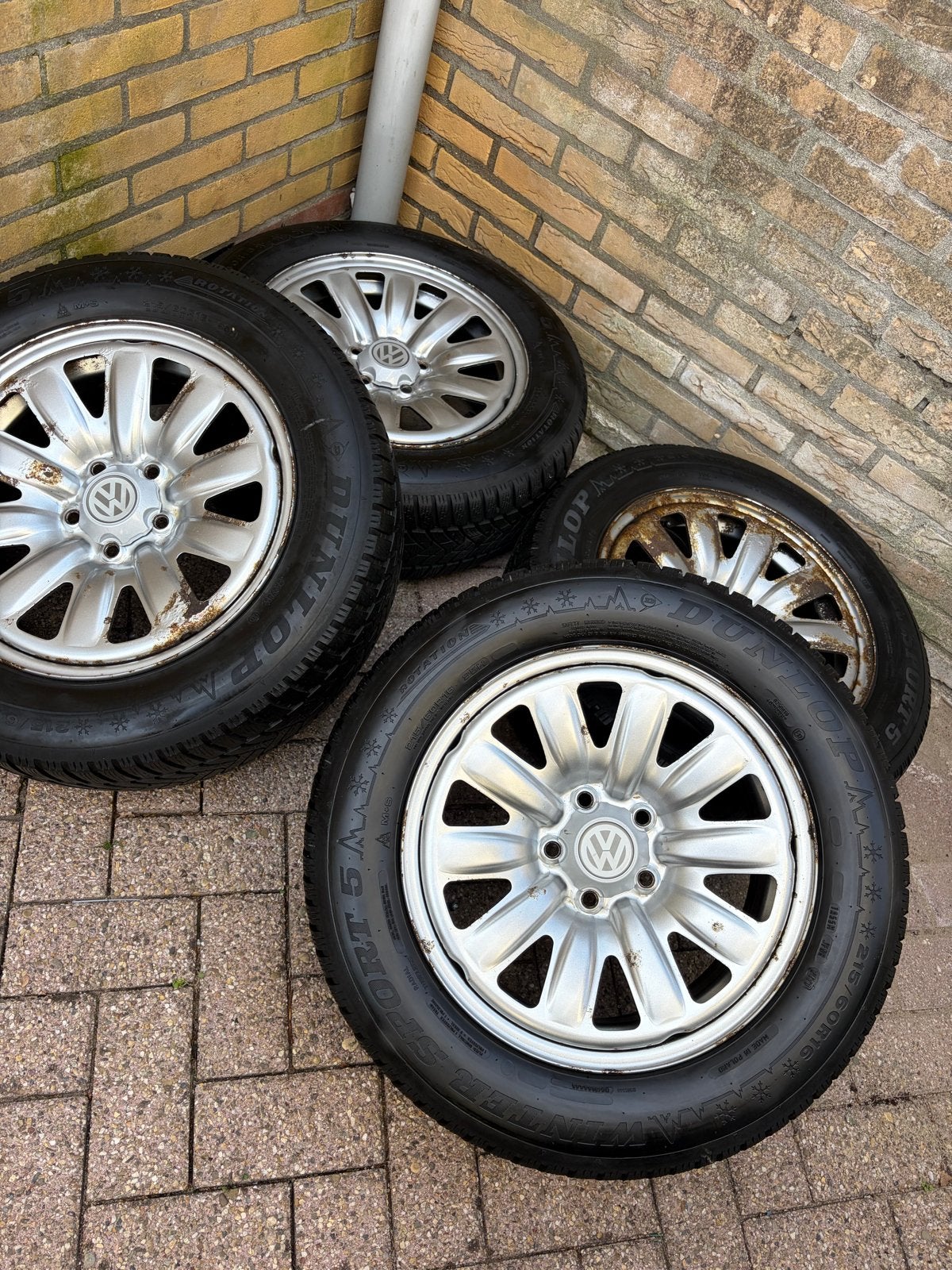Winterbanden met velgen - Dunlop 215/60R16, Auto-onderdelen, Ophalen, 16 inch, Banden en Velgen, VL