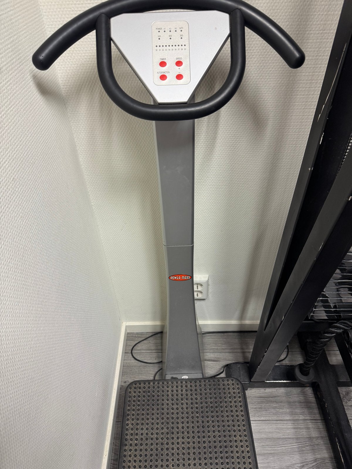 Power Maxx Trilplaat - Zo goed als nieuw, Ophalen, Trilplaat, Armen, Zo goed als nieuw