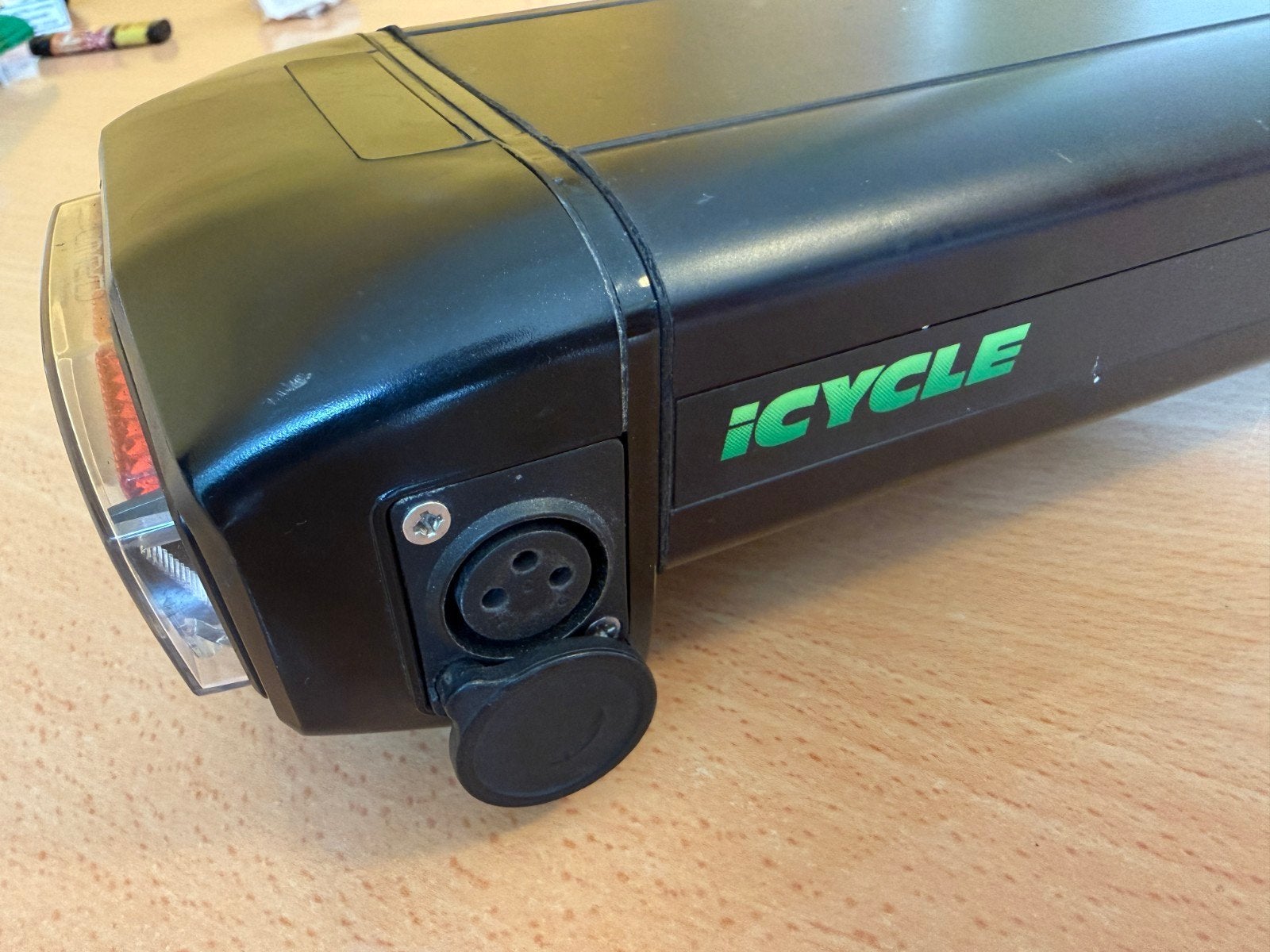 iCycle & Trenergy Fiets Accu en Oplader, Ophalen, Zo goed als nieuw