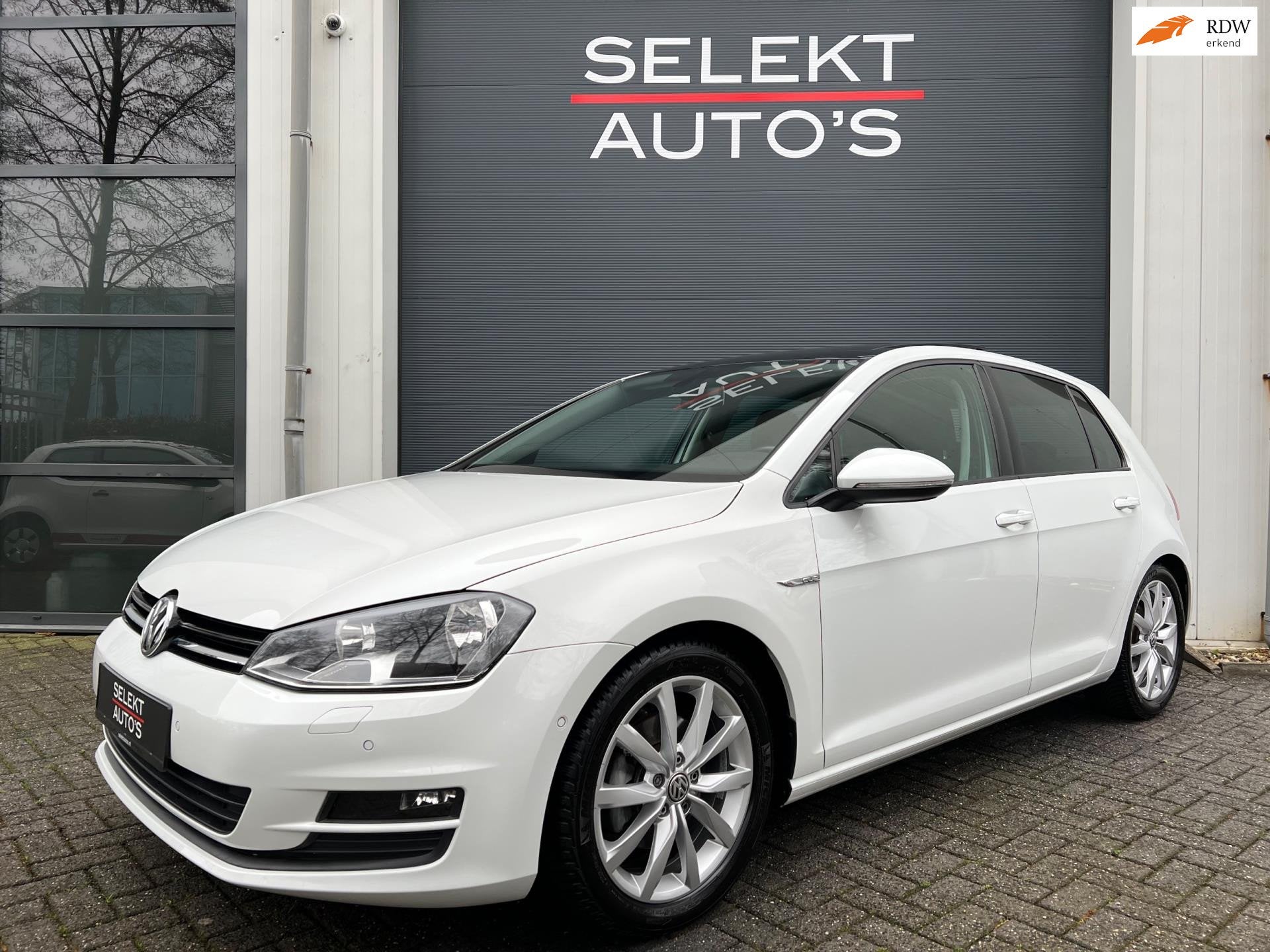 Volkswagen Golf 1.2 TSI CUP Panoramadak/Climate/Cruise/Navig, Auto's, Voorwielaandrijving, Stof, Gebruikt, Zwart