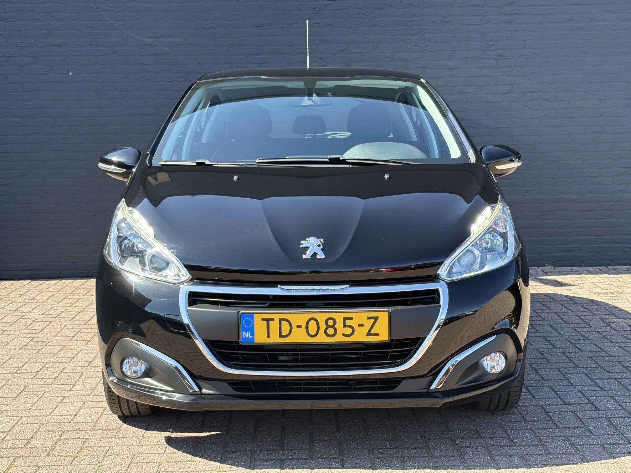 Peugeot 208 1.2 PureTech Blue Lease Executive Navigatie | Cr, Voorwielaandrijving, Stof, Euro 6, 1199 cc