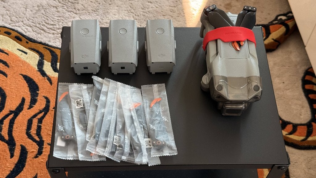 DJI Air 2S Drone, draagtas en 3 batterijen ND met Controller, Audio, Tv en Foto, Drones, Ophalen of Verzenden, Zo goed als nieuw