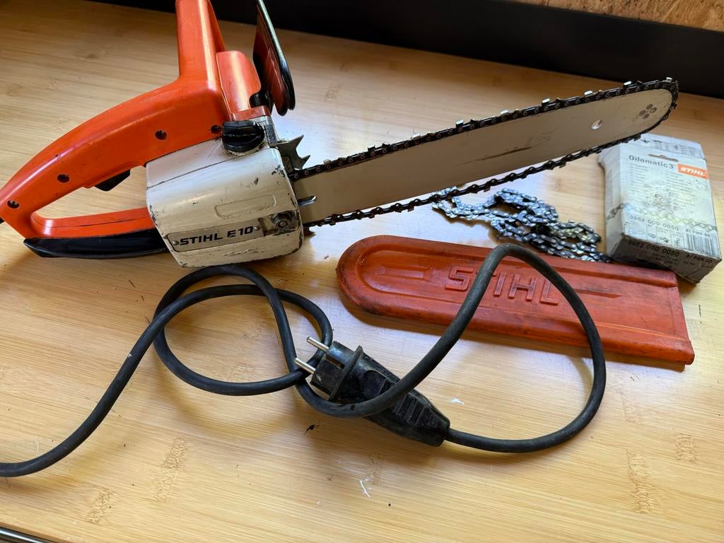 Stihl E10 Kettingzaag 220V met extra ketting, Ophalen, Gebruikt, Kettingzaag, 30 tot 70 mm