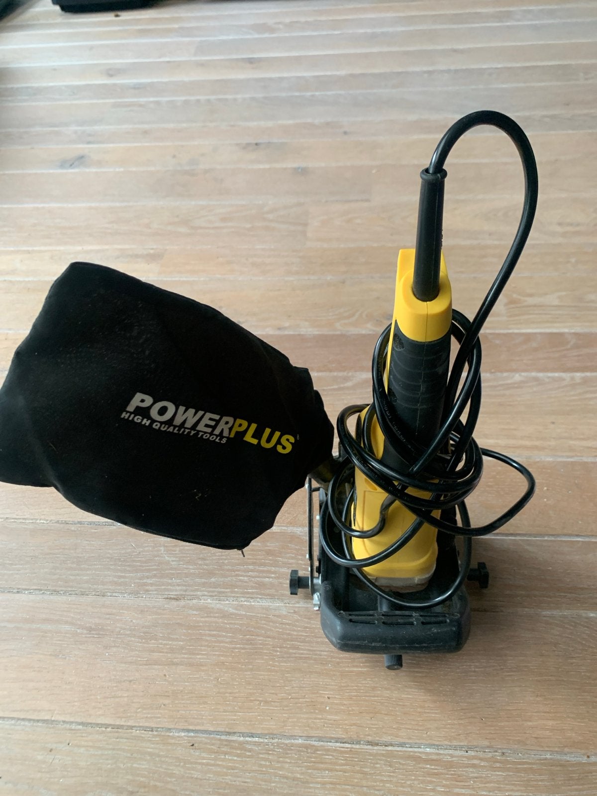 Lamellenfrees 900W POWX1310 met ruim 1000 lamellen, Ophalen, Zo goed als nieuw, Elektrisch, Lamellenfrees